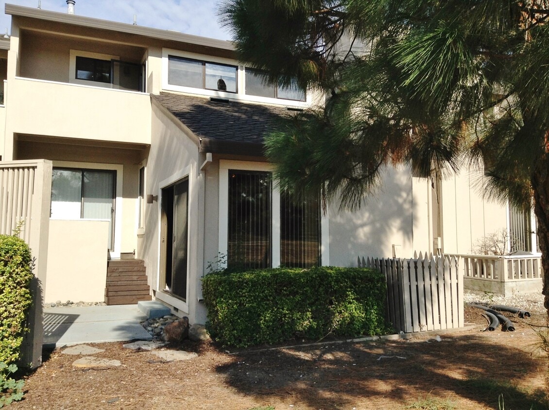 150 Joes Ln Unit 150, Hollister, CA 95023 Condo for Rent in Hollister