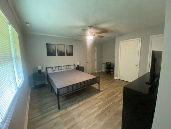 Foto del edificio - 3250 Willard Dr