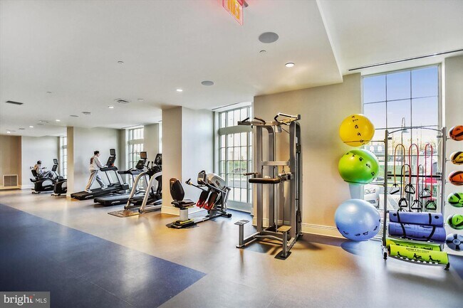 Foto del edificio - 6900 Fleetwood Rd