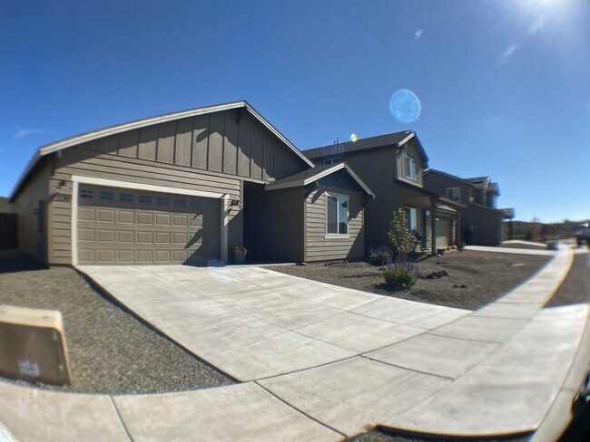 Building Photo - Beautiful energy efficient single level ho...