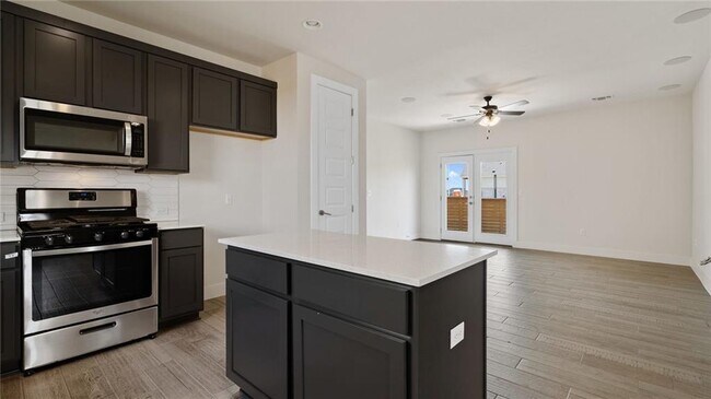 Foto del edificio - 7812 Hillock Terrace