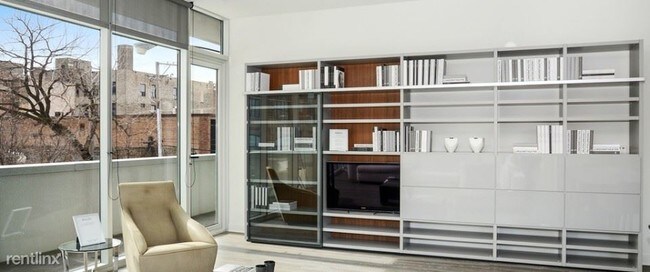 Foto del edificio - 860 N Franklin St