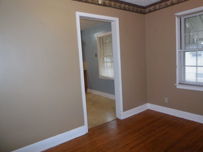 Foto del edificio - 2 br, 1 bath House - 3920 Vermont Ave