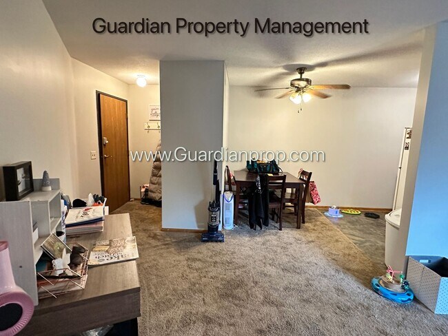 Foto del edificio - Top Floor w/Balcony, Excellent Condition, ...