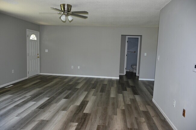 Foto del edificio - 714 E Nance Dr