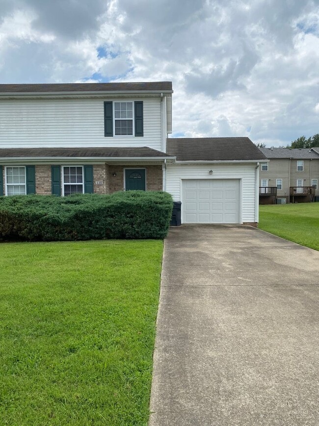 Building Photo - 824 Flyer Ct