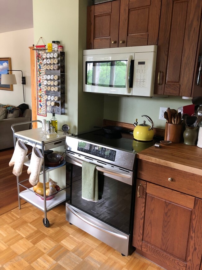 Kitchen range - 295 E Main St