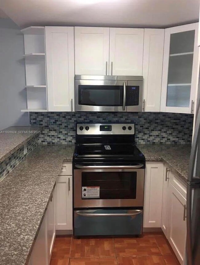 Foto del edificio - 301 NW 177th St