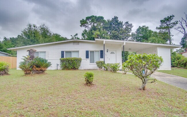 Foto del edificio - Updated 2BR/2BA Home Near Cordova Mall – Modern Updates & Convenient Location