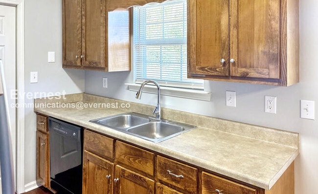 Foto del edificio - 619 St Clair Ln