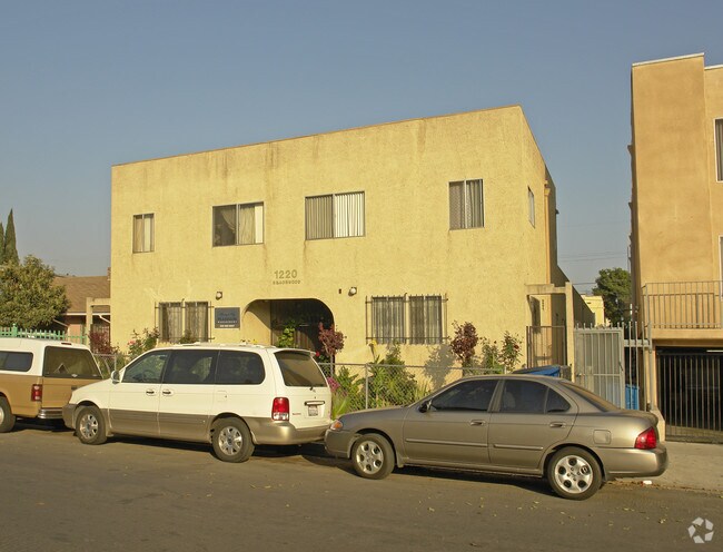 Foto del edificio - 1220 N Beachwood Dr