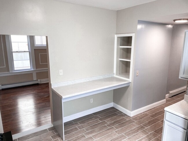 Building Photo - 596 S 19th St