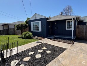 Building Photo - 891 Warden Ave