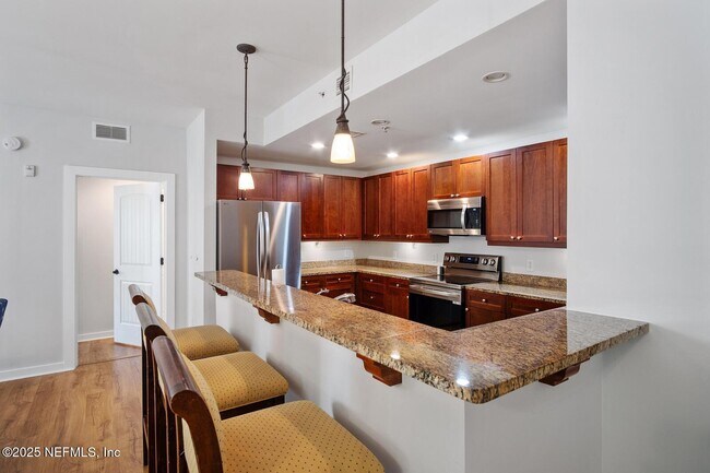 Foto del edificio - 945 Registry Blvd