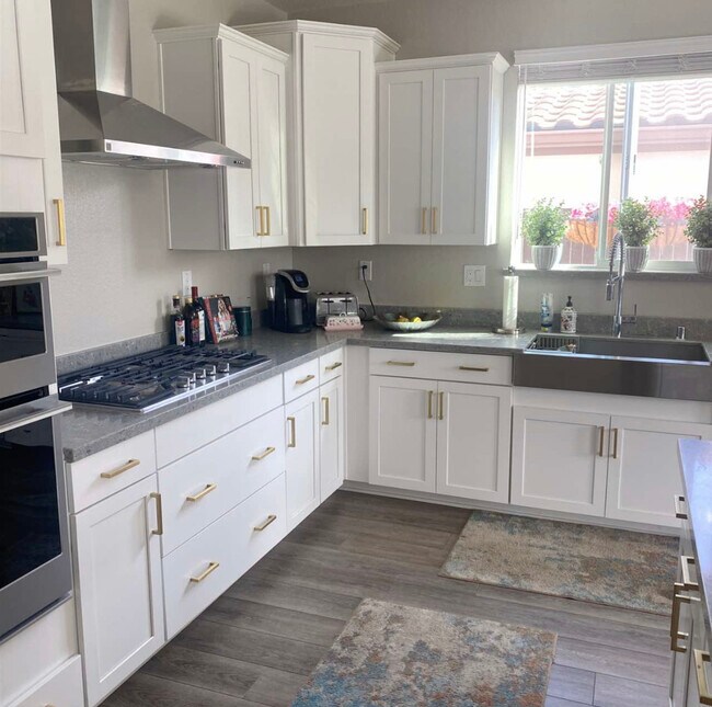 Building Photo - 4215 Whitethorn Dr