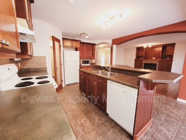 Building Photo - 1796 Melrose Crescent SW