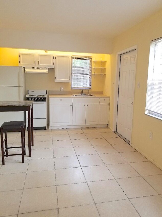 Primary Photo - 1116 15th St W