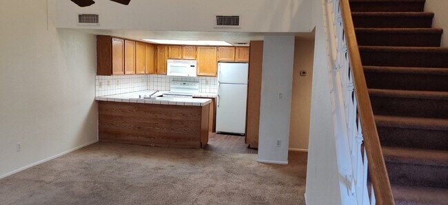 Building Photo - Tempe 3/2 townhome close to ASU! August 20...