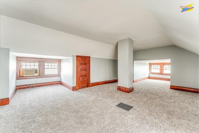 Foto del edificio - 305 N Pennsylvania Ave