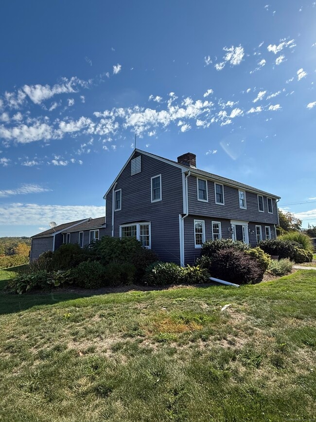 Foto del edificio - 295 Matson Hill Rd