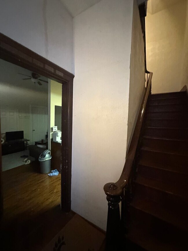 Photo - 122 E University Ave Apartment