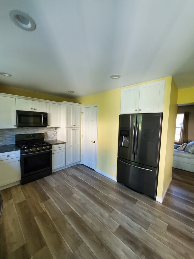 Building Photo - 10 Weiser Ct