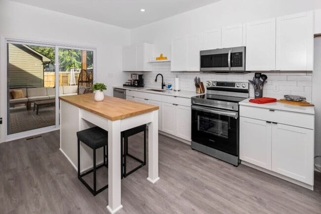 Building Photo - Wide Open Spaces - 3 Bedroom 2.5 Bath Townhome on the South side of Indy.  Home built in 2020.