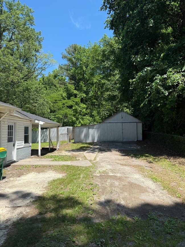 Building Photo - 3 bedroom 1.5 bath rancher