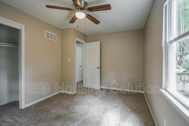 Foto del edificio - 15 Brooks Ct