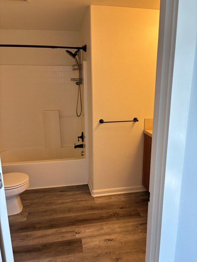 Foto del edificio - 3 Bedroom House with Large Bonus Room and ...