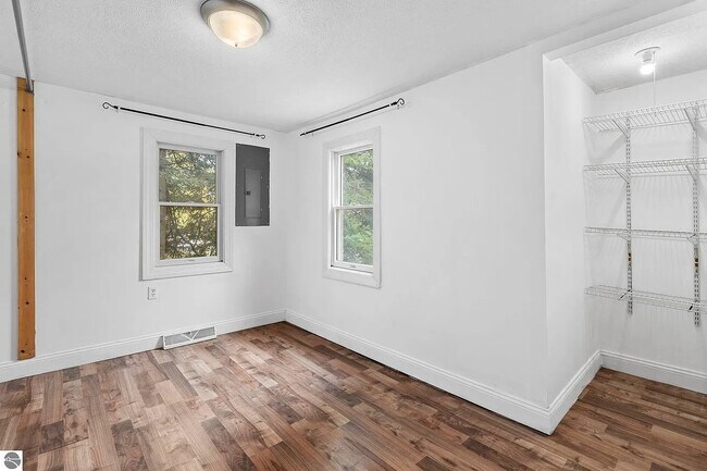 Building Photo - 113 Fenton St