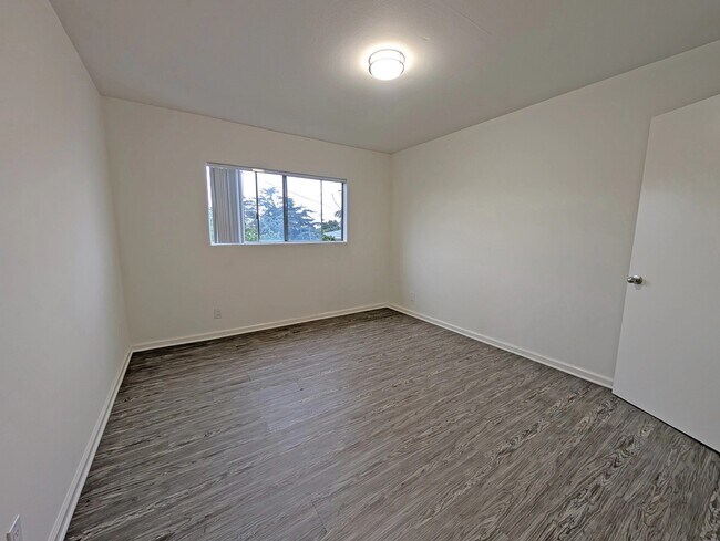Foto del edificio - 520 N Virgil Ave