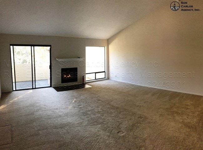 Building Photo - Spacious & Updated 2 Bed Downtown Monterey...