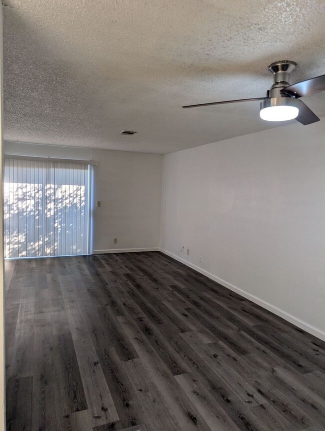 Photo - 1046 W 21st St Apartment