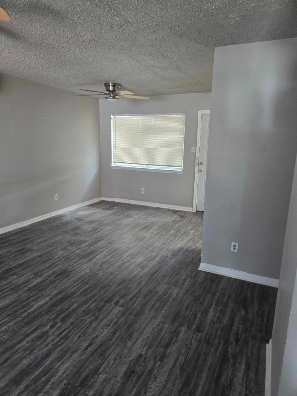 Building Photo - 2406 S Laredo St