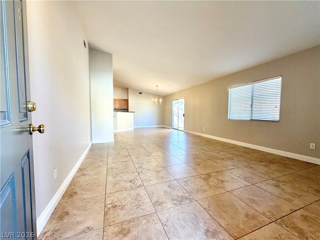 Building Photo - 2717 Sonador St