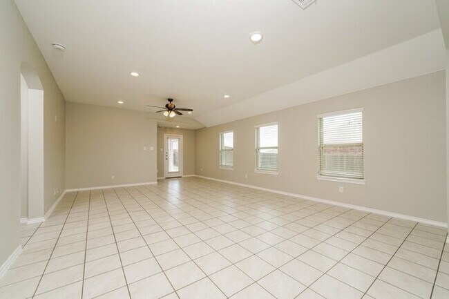 Building Photo - 407 Milo Way