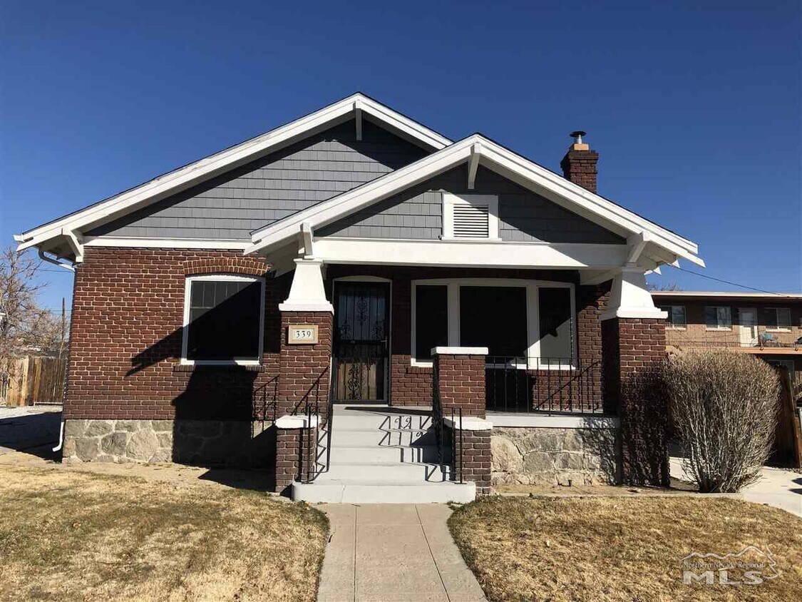 Primary Photo - 339 Roberts St