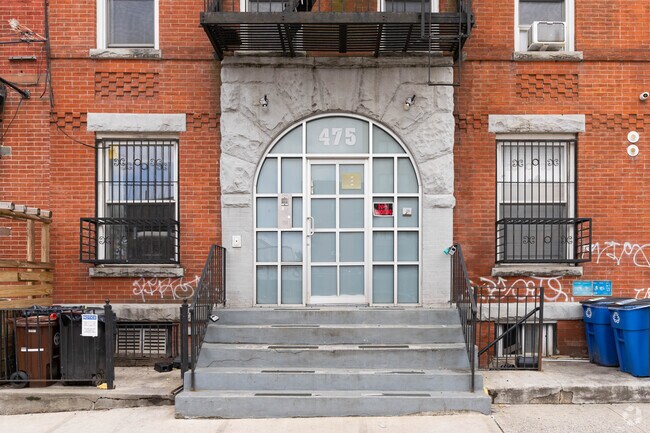 Entrance - 475 4th Ave