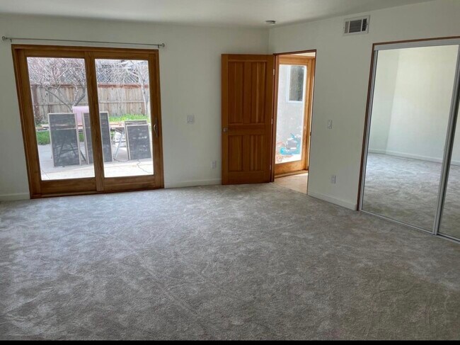 Foto del edificio - 1646 Maple Ave