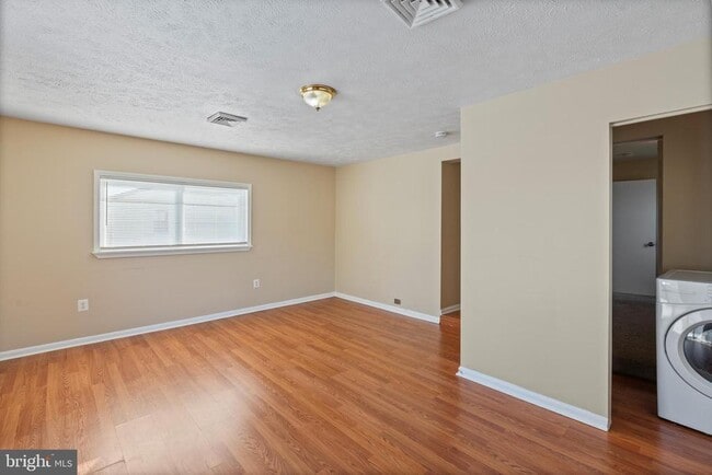 Building Photo - 1224 Guildford Rd