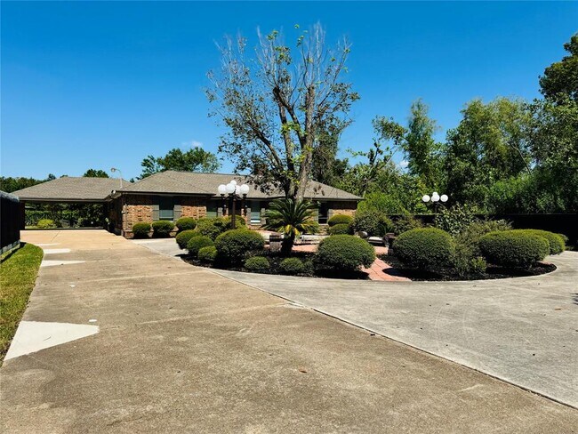 Foto del edificio - 904 Blue Bell Rd