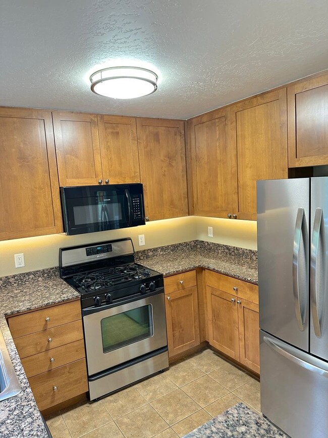 Foto del edificio - Two-Bedroom Condo in North End