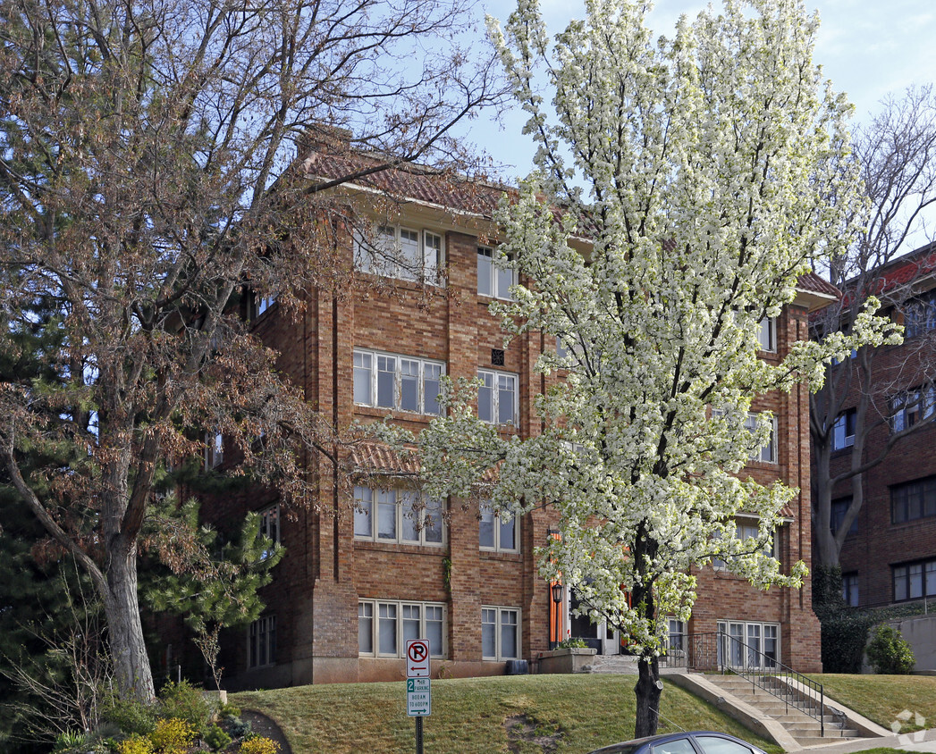 Building Photo - Fontenelle Apartments