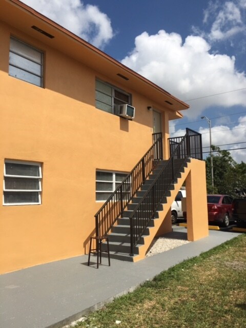 Building Photo - 678-682 Park Dr