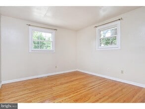 Building Photo - 923 Forbes St