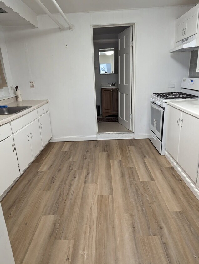 Primary Photo - 11 Baylis Ct