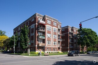 Building Photo - 4557 Rue Sherbrooke O