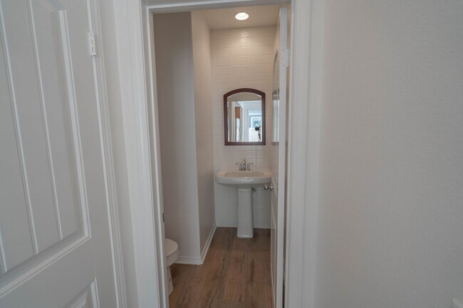 Building Photo - Santa Clarita 3-Bedroom River Village Home...