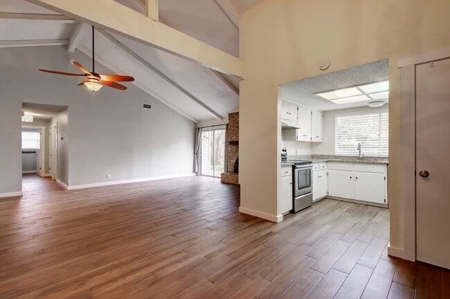 Building Photo - 9425 Shady Oaks Dr